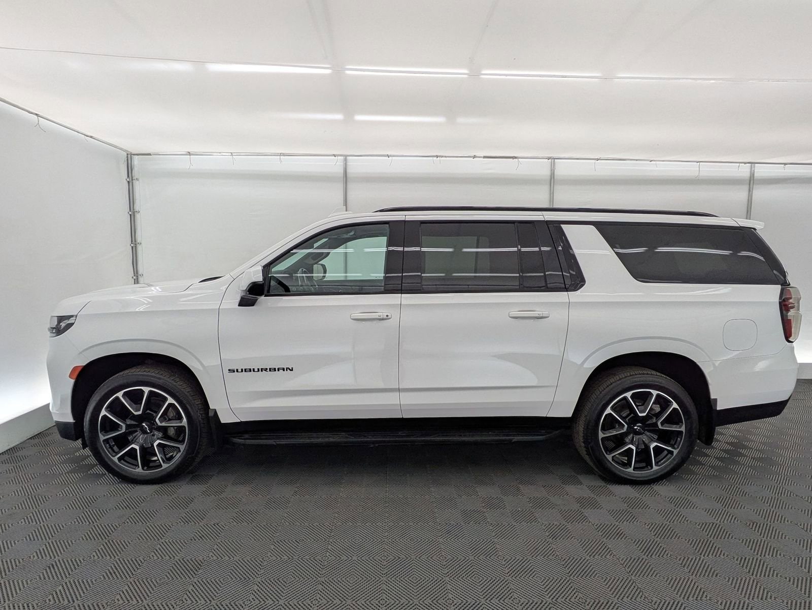 Thumbnail: 2021 Chevrolet Suburban - 3
