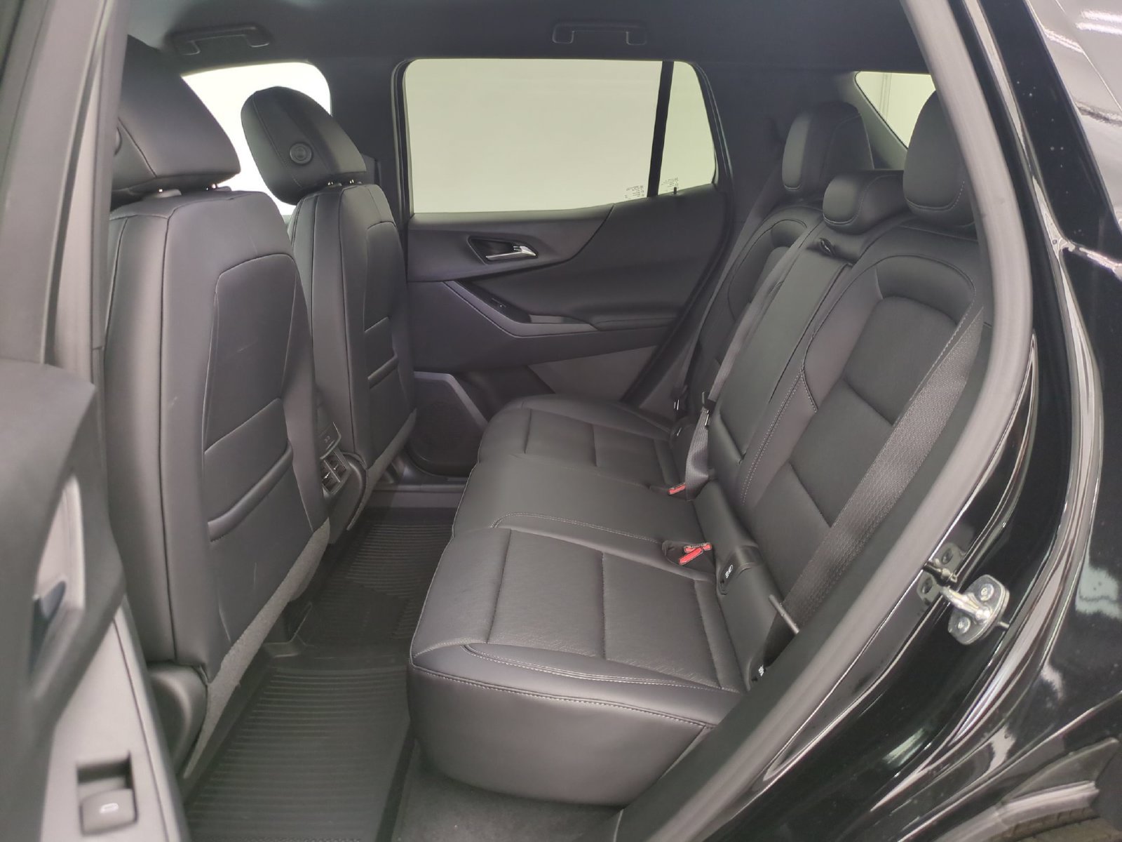 2027 Chevrolet Equinox LT - Photo 18