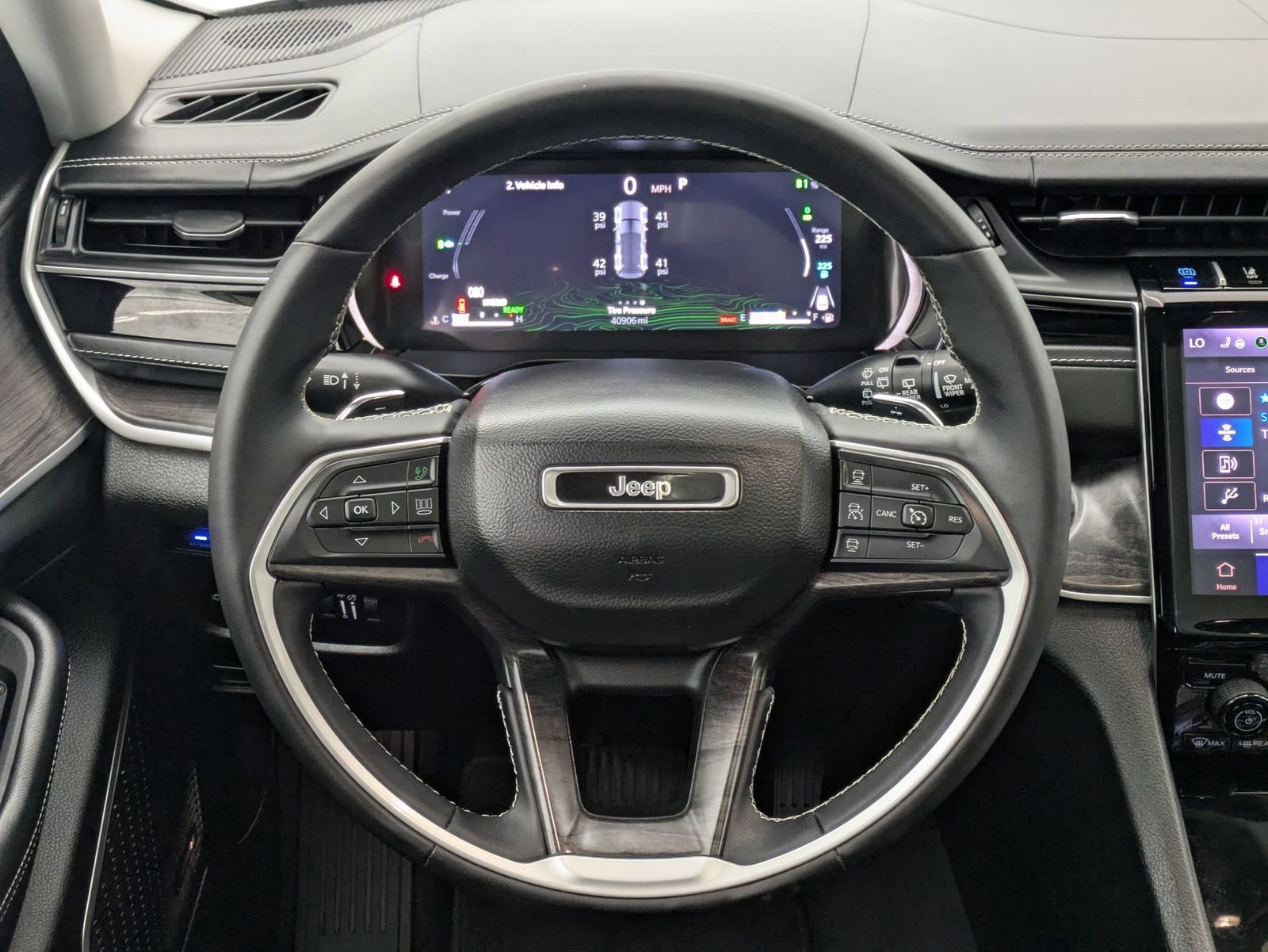 Thumbnail: 2022 Jeep Grand Cherokee - 23