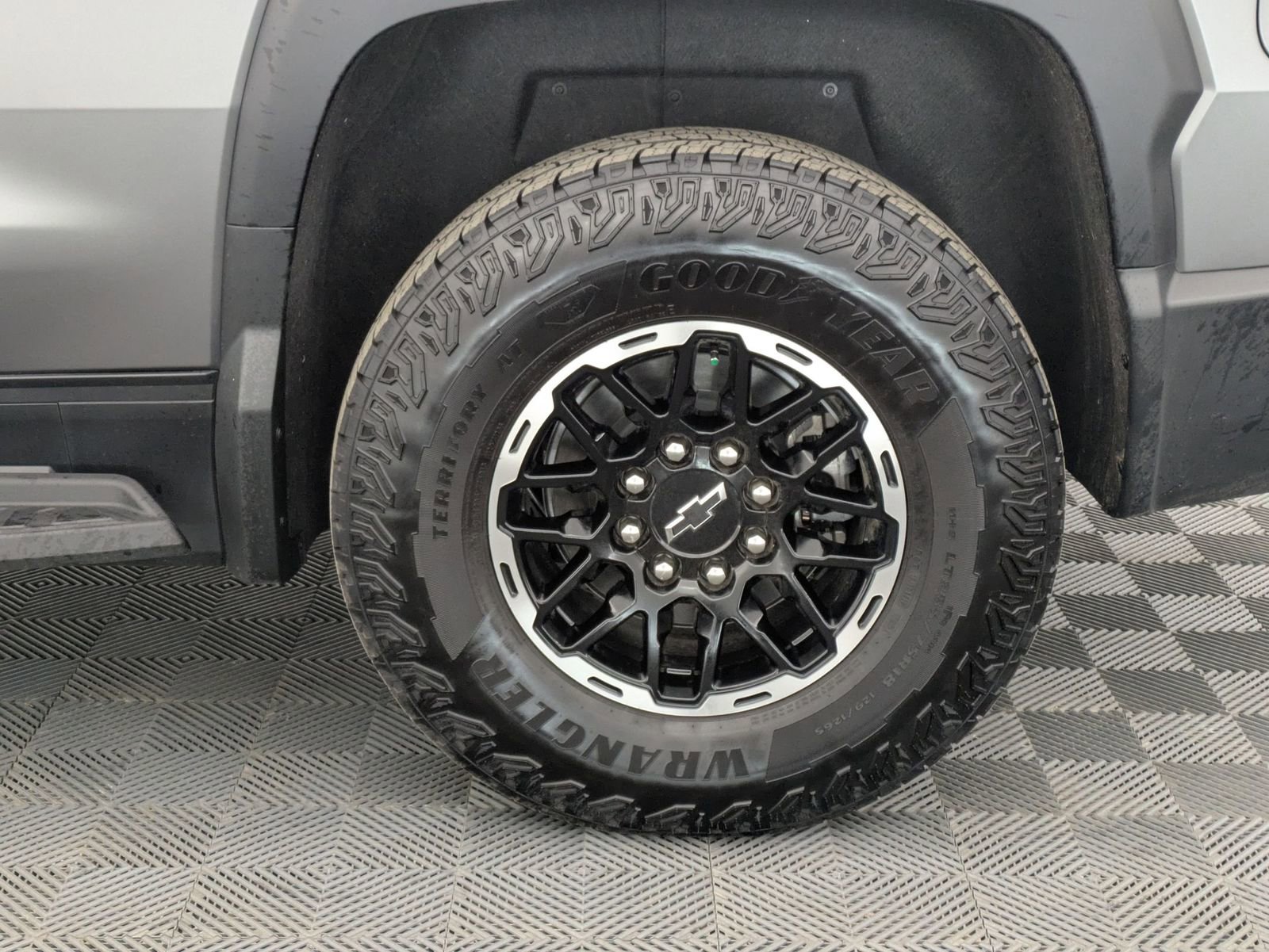 Thumbnail: 2026 Chevrolet Silverado EV - 14