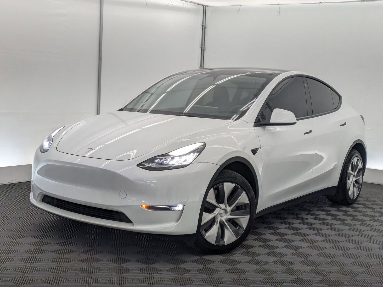 2023 Tesla Model Y Long Range Dual Motor All-Wheel Drive's photo