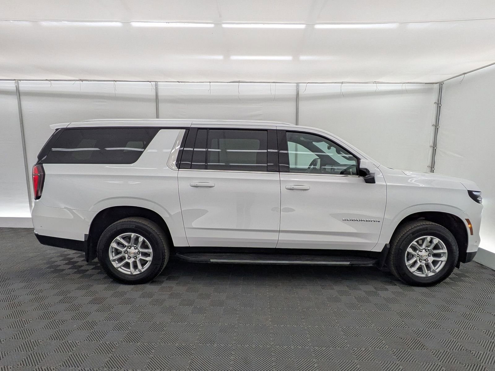Thumbnail: 2025 Chevrolet Suburban - 6