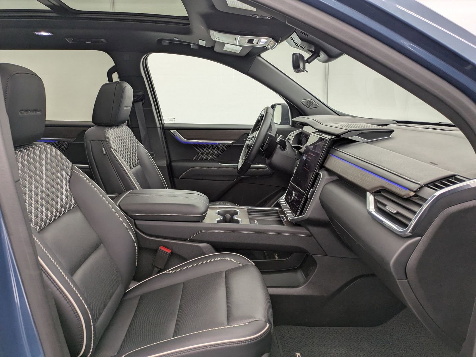 Thumbnail: 2025 GMC Acadia - 21