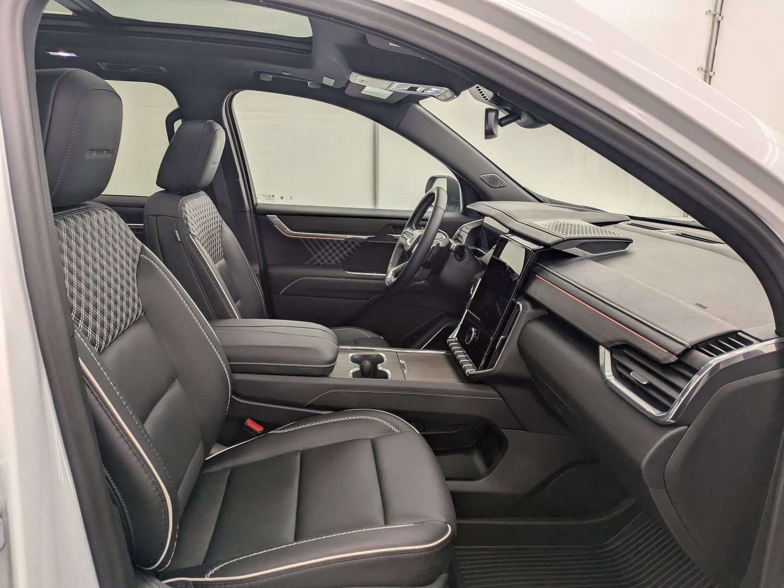 Thumbnail: 2024 GMC Acadia - 23