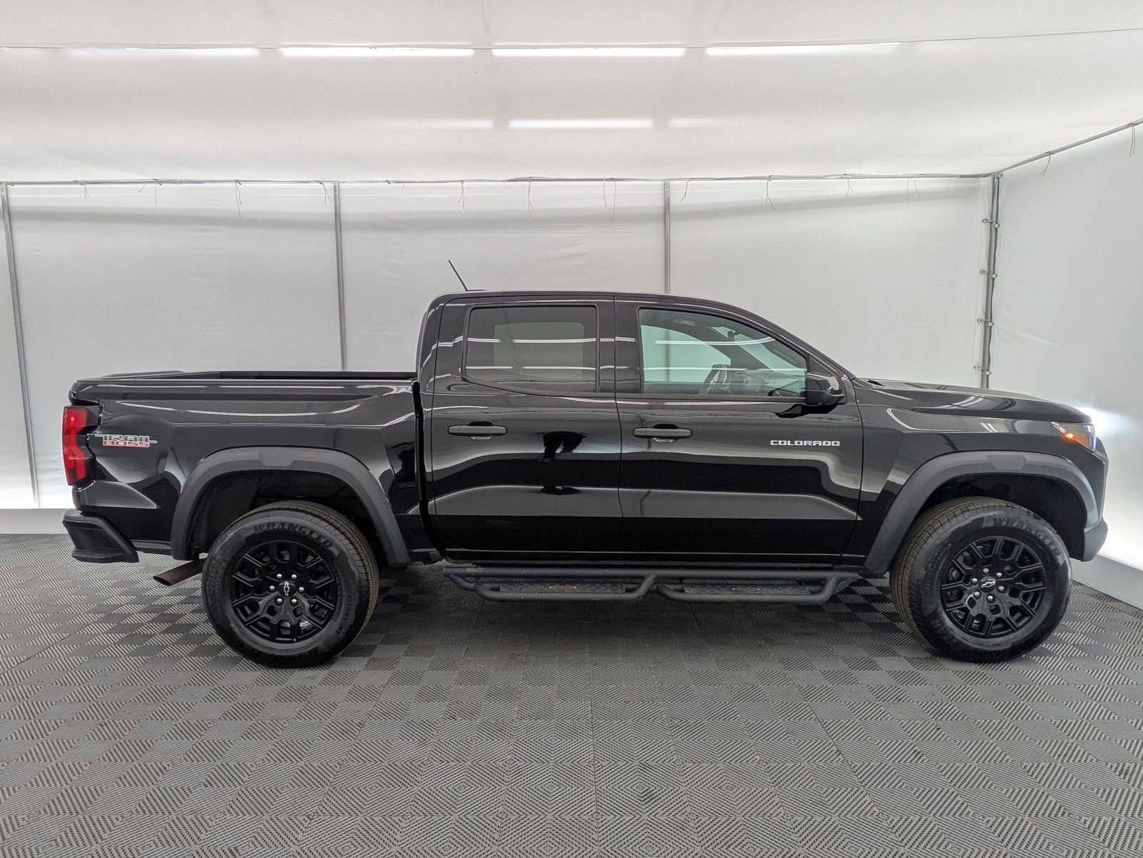 Thumbnail: 2023 Chevrolet Colorado - 6