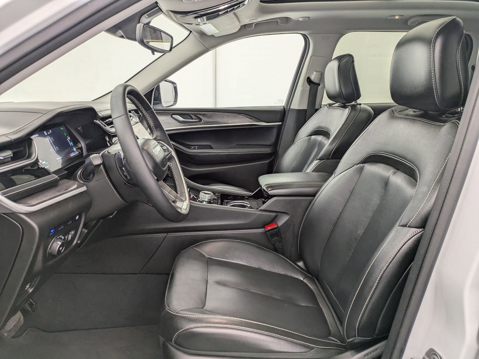 Thumbnail: 2022 Jeep Grand Cherokee - 17