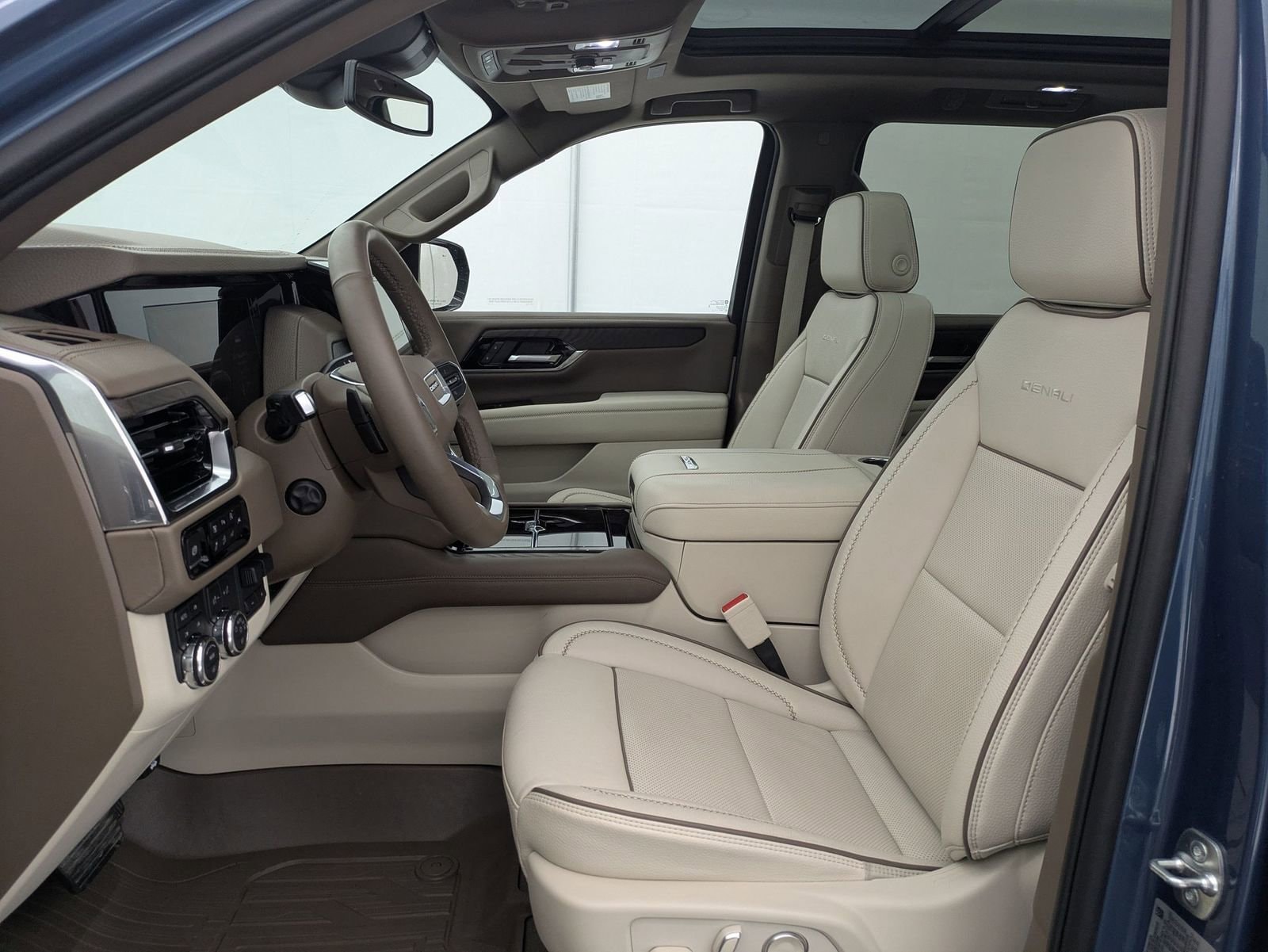 Thumbnail: 2025 GMC Yukon XL - 16