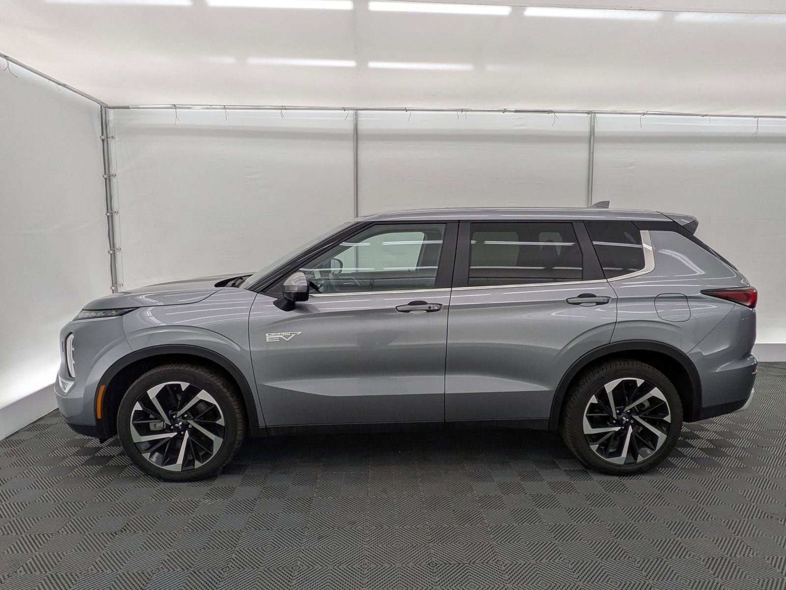 Thumbnail: 2023 Mitsubishi Outlander - 3