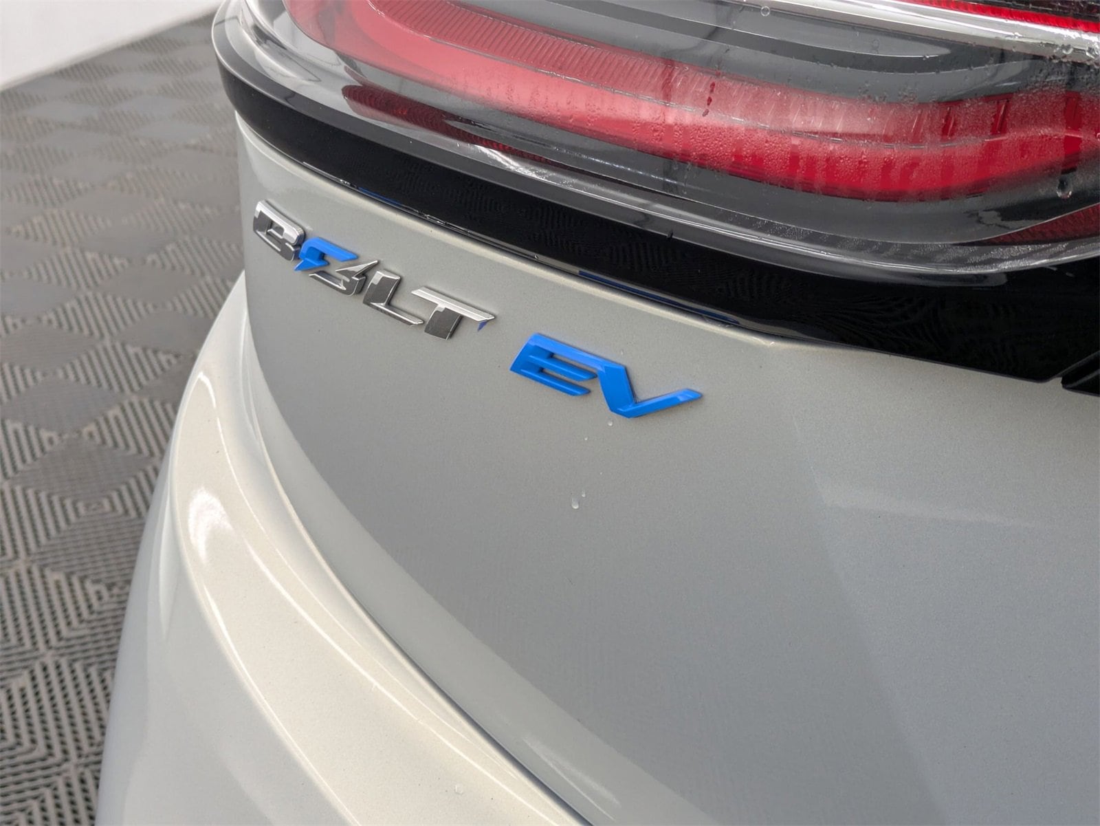Thumbnail: 2022 Chevrolet Bolt EV - 11