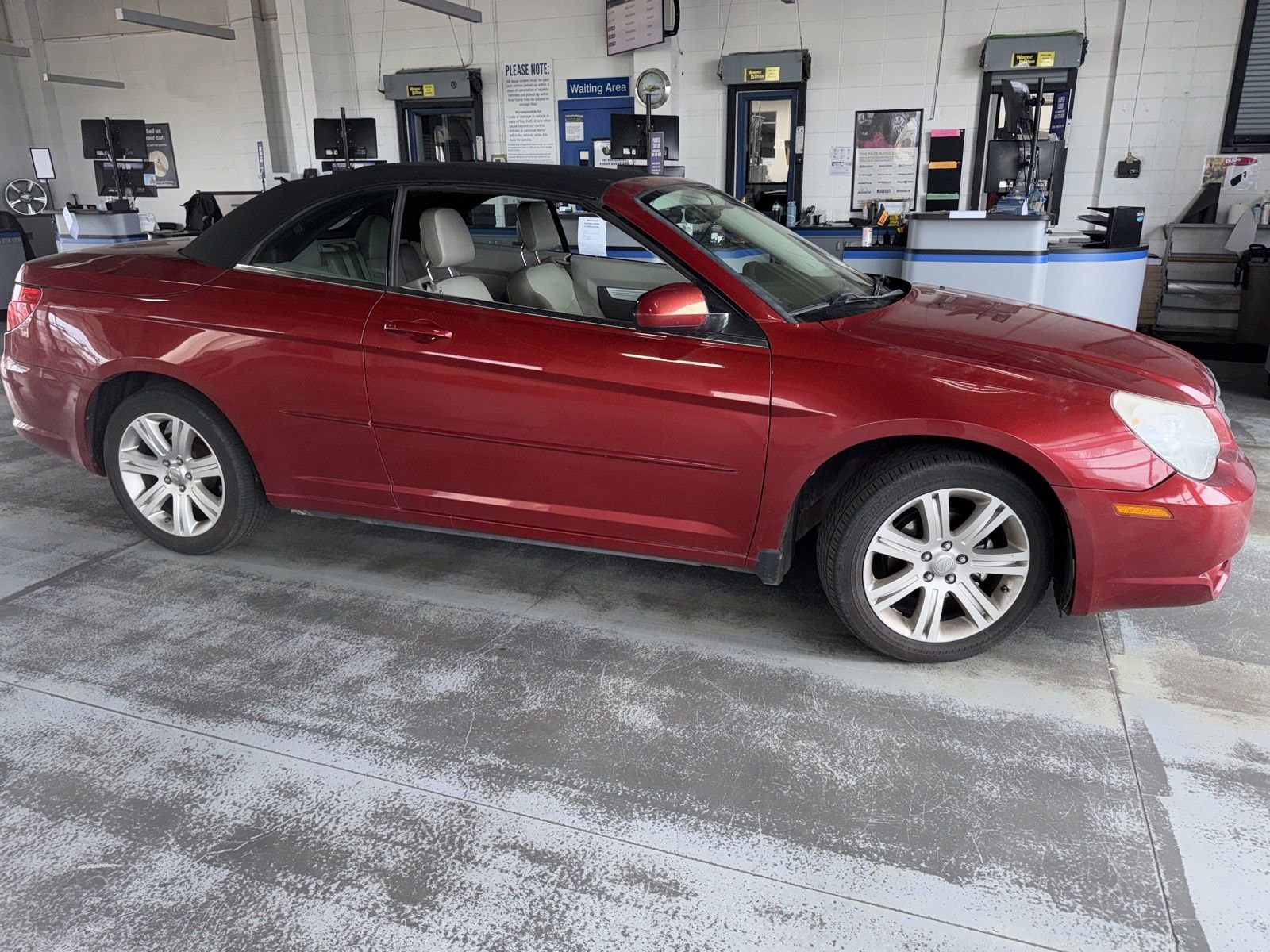 Thumbnail: 2010 Chrysler Sebring - 5