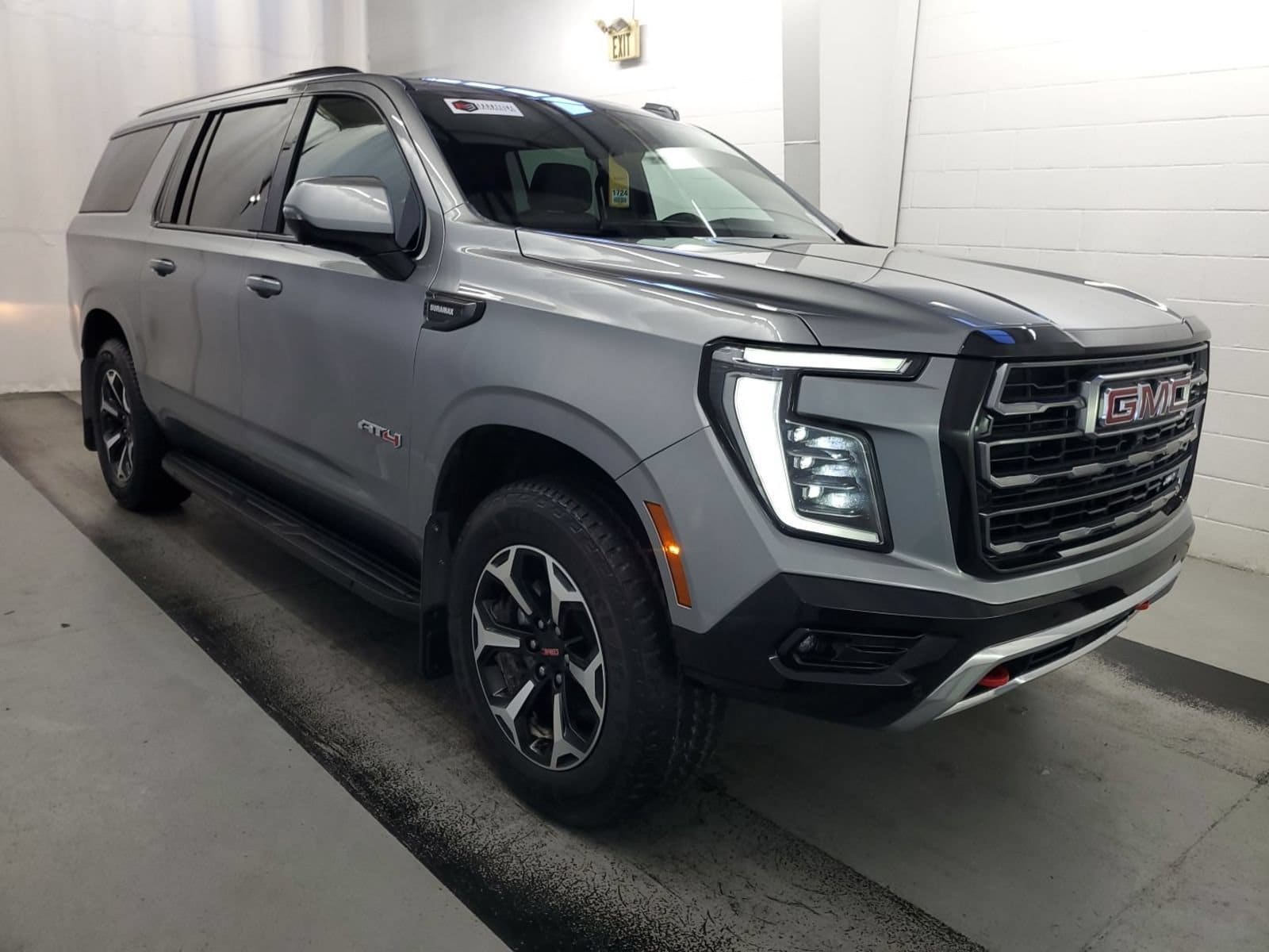 2025 GMC Yukon AT4 4X4's photo