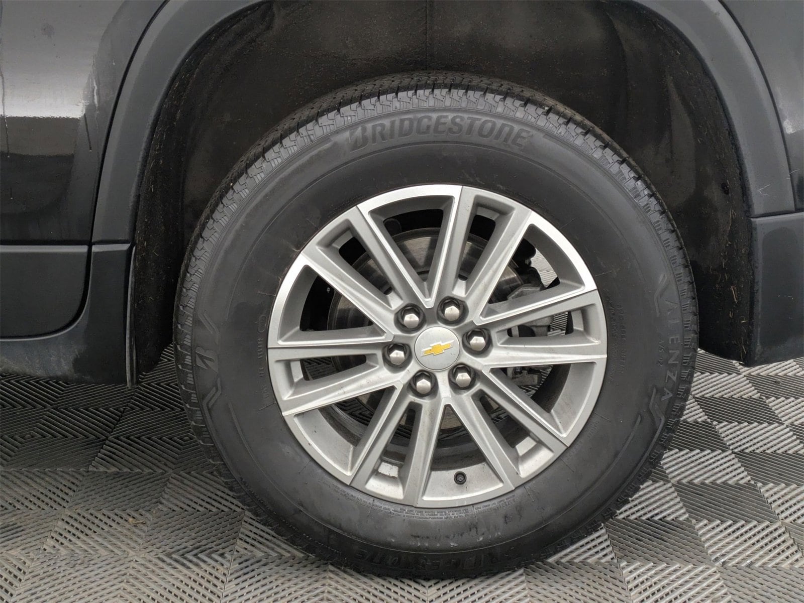 Thumbnail: 2023 Chevrolet Traverse - 14