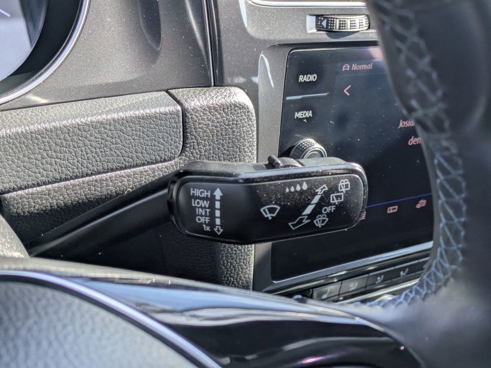 Thumbnail: 2019 Volkswagen e-Golf - 25