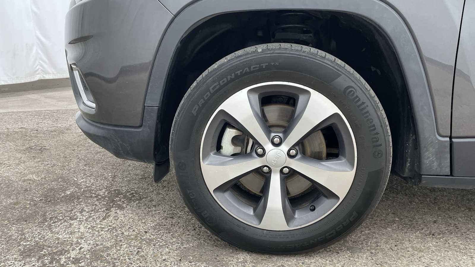 Thumbnail: 2022 Jeep Cherokee - 41