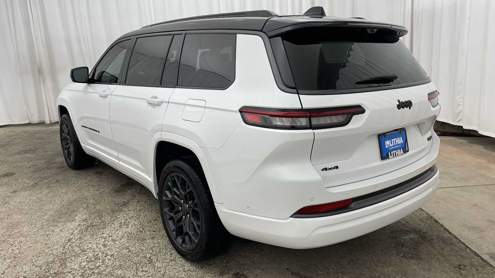Thumbnail: 2026 Jeep Grand Cherokee L - 36