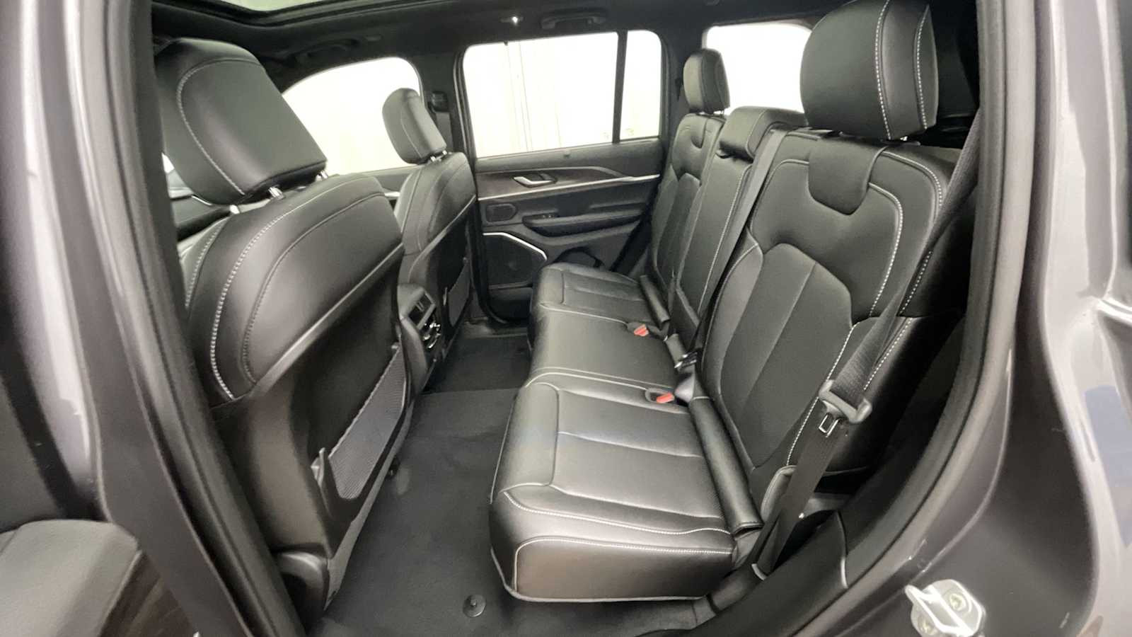 Thumbnail: 2025 Jeep Grand Cherokee - 10