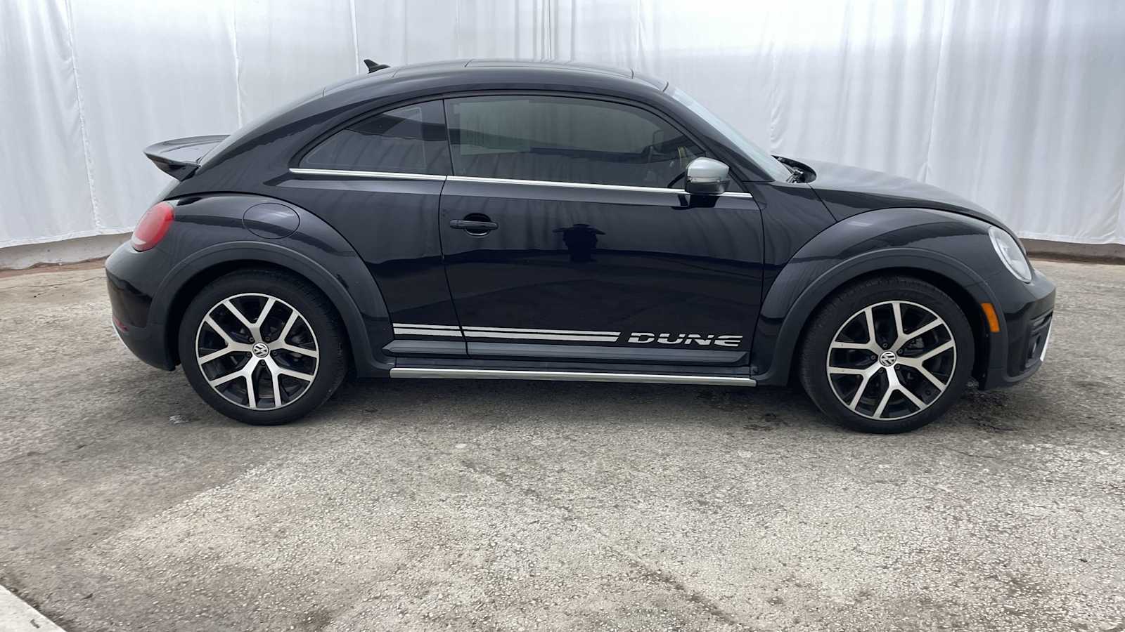 Thumbnail: 2016 Volkswagen Beetle - 31