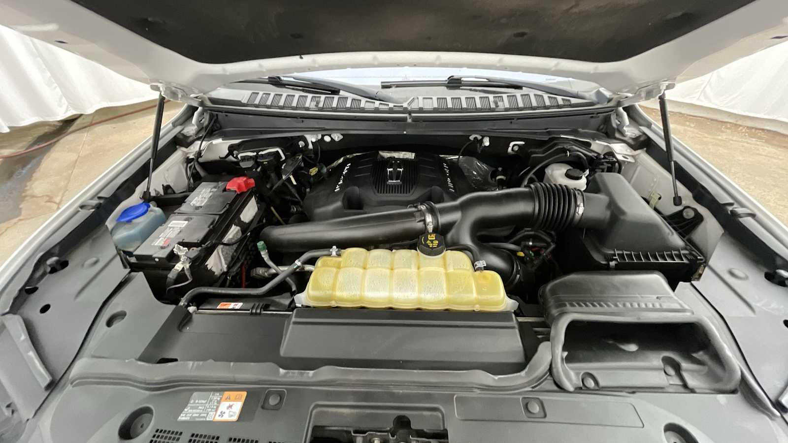 Thumbnail: 2018 Lincoln Navigator L - 32