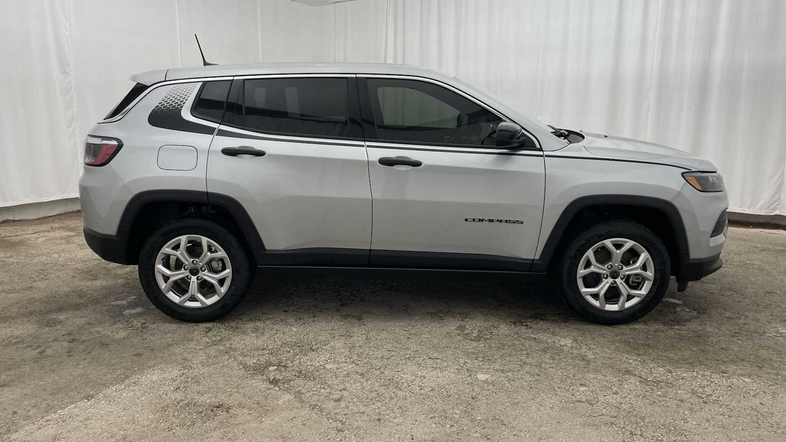 Thumbnail: 2025 Jeep Compass - 32