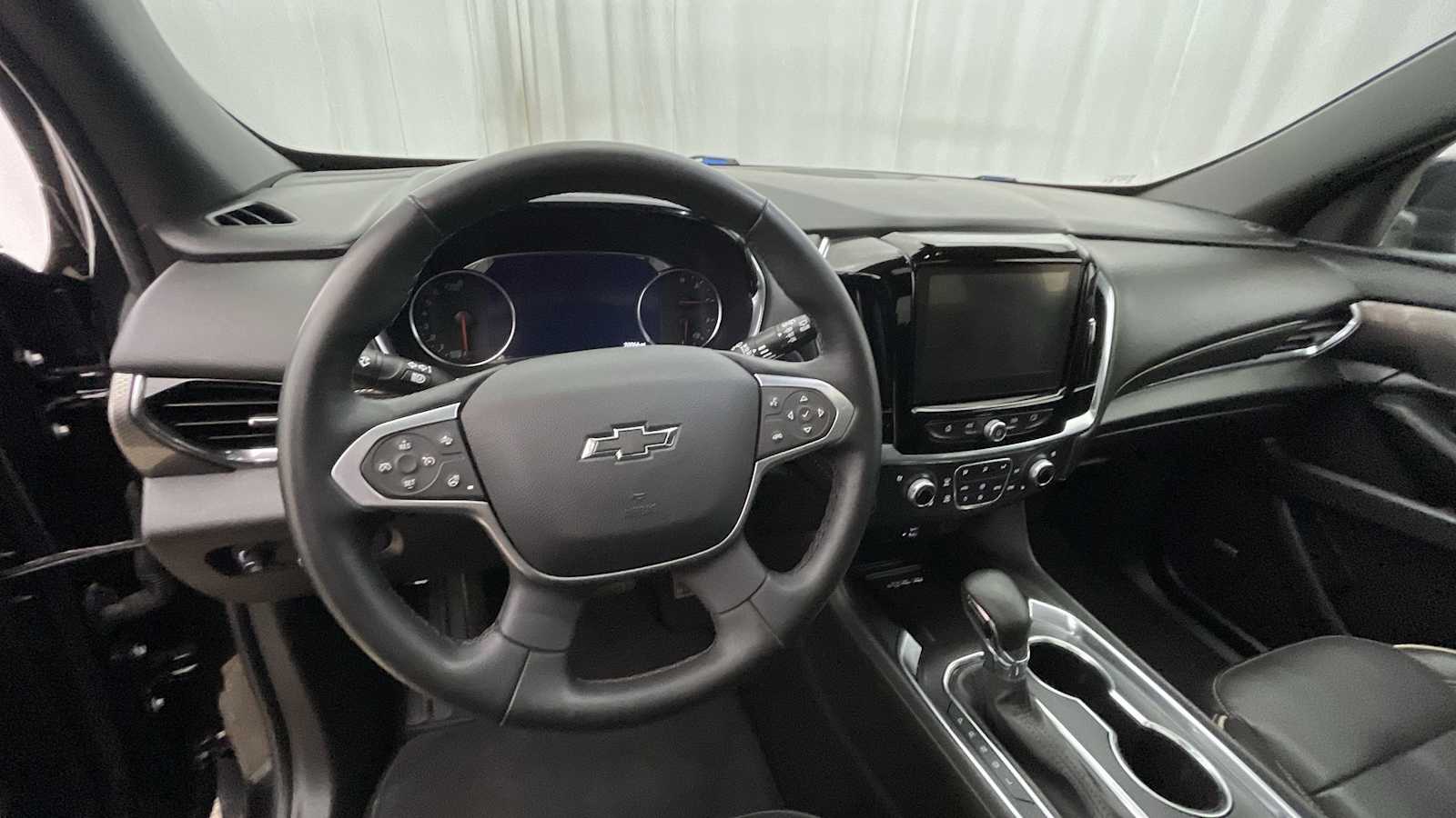 Thumbnail: 2023 Chevrolet Traverse - 3