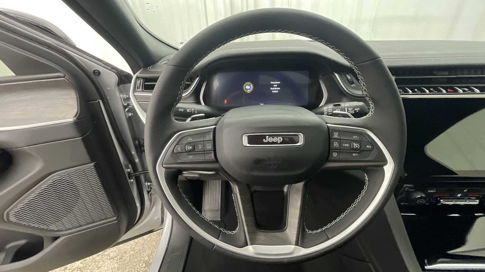 Thumbnail: 2025 Jeep Grand Cherokee - 14