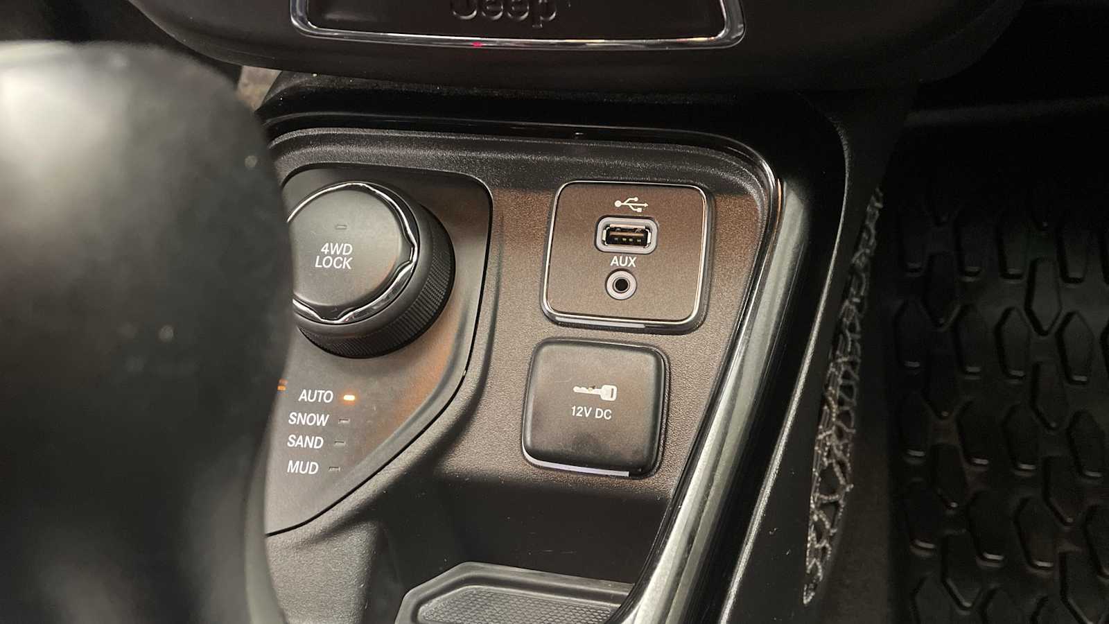 Thumbnail: 2018 Jeep Compass - 17