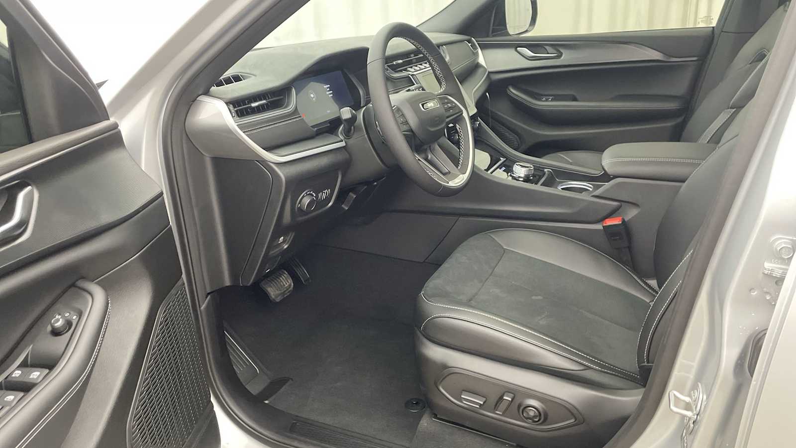 Thumbnail: 2025 Jeep Grand Cherokee - 2