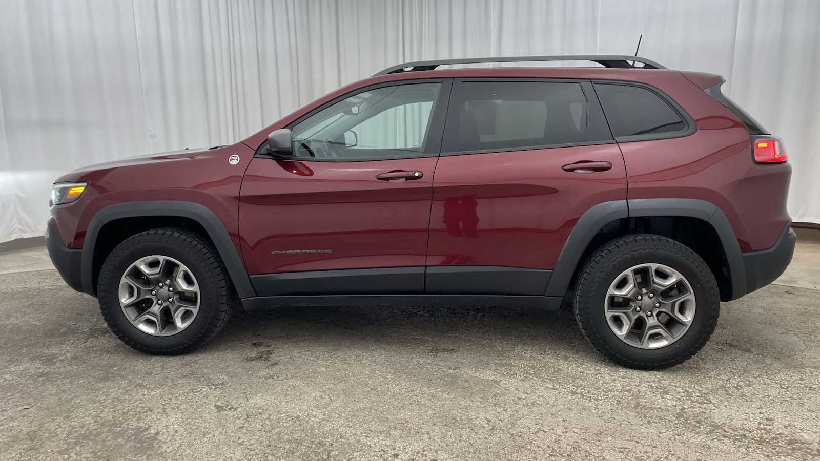 Thumbnail: 2020 Jeep Cherokee - 34