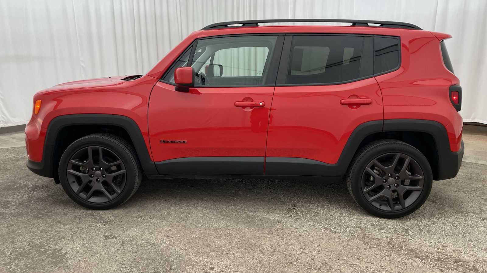 Thumbnail: 2022 Jeep Renegade - 30