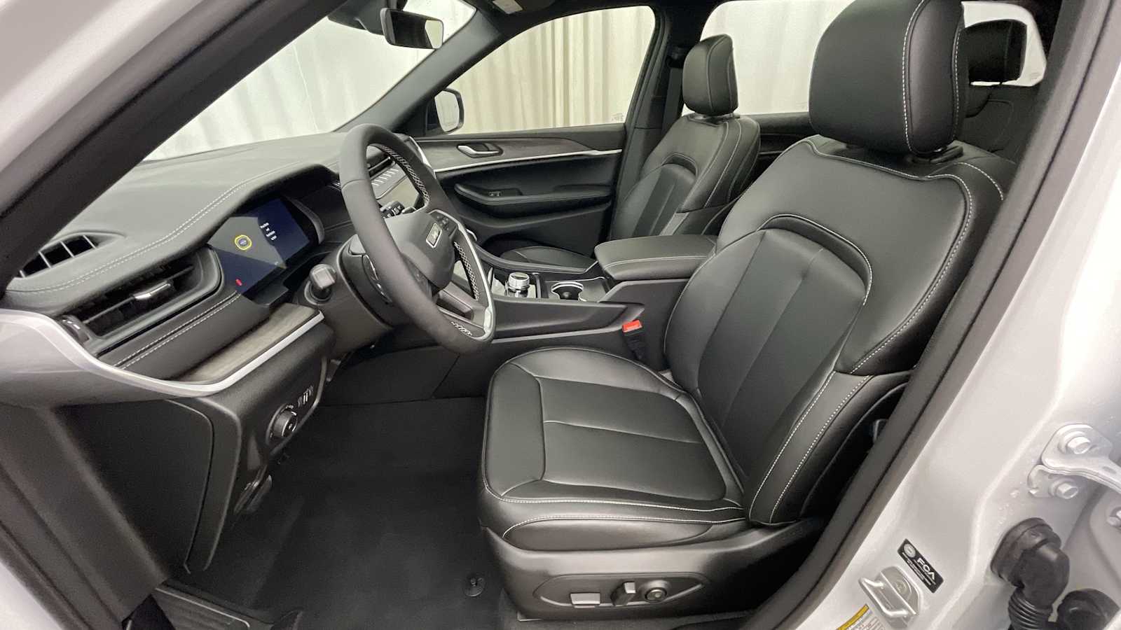 Thumbnail: 2026 Jeep Grand Cherokee - 6