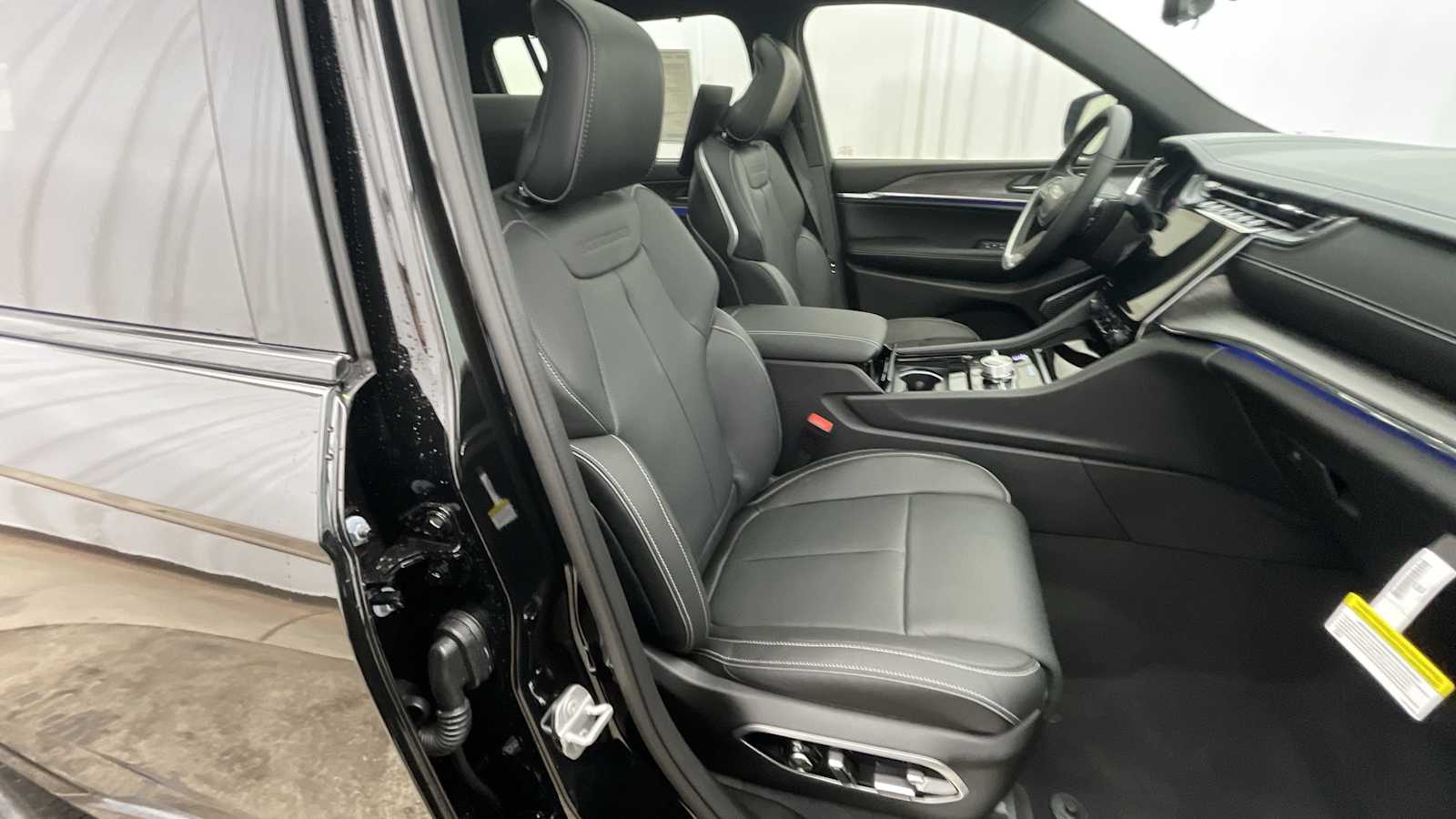 Thumbnail: 2025 Jeep Grand Cherokee - 14