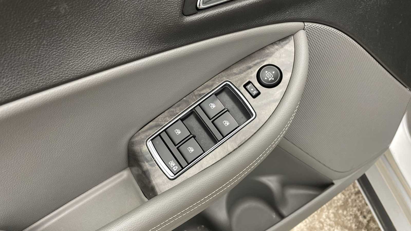 Thumbnail: 2015 Chevrolet Impala - 6