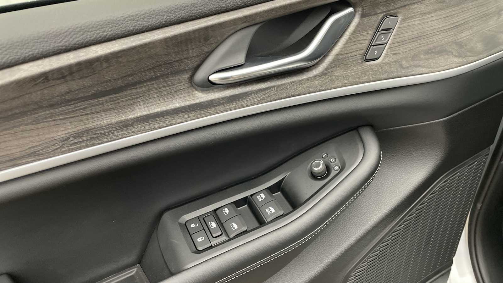 Thumbnail: 2025 Jeep Grand Cherokee - 7