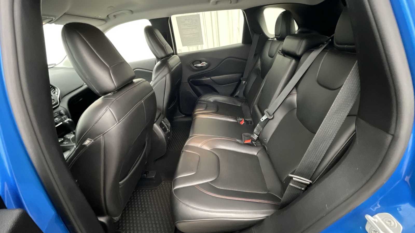 Thumbnail: 2019 Jeep Cherokee - 8