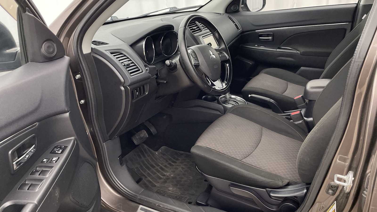 Thumbnail: 2016 Mitsubishi Outlander Sport - 2