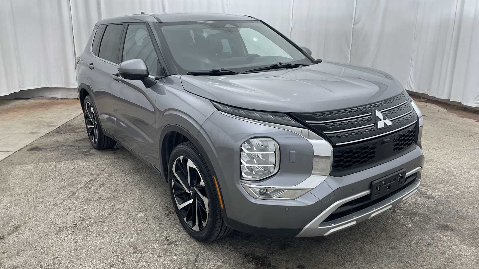 Thumbnail: 2023 Mitsubishi Outlander - 35