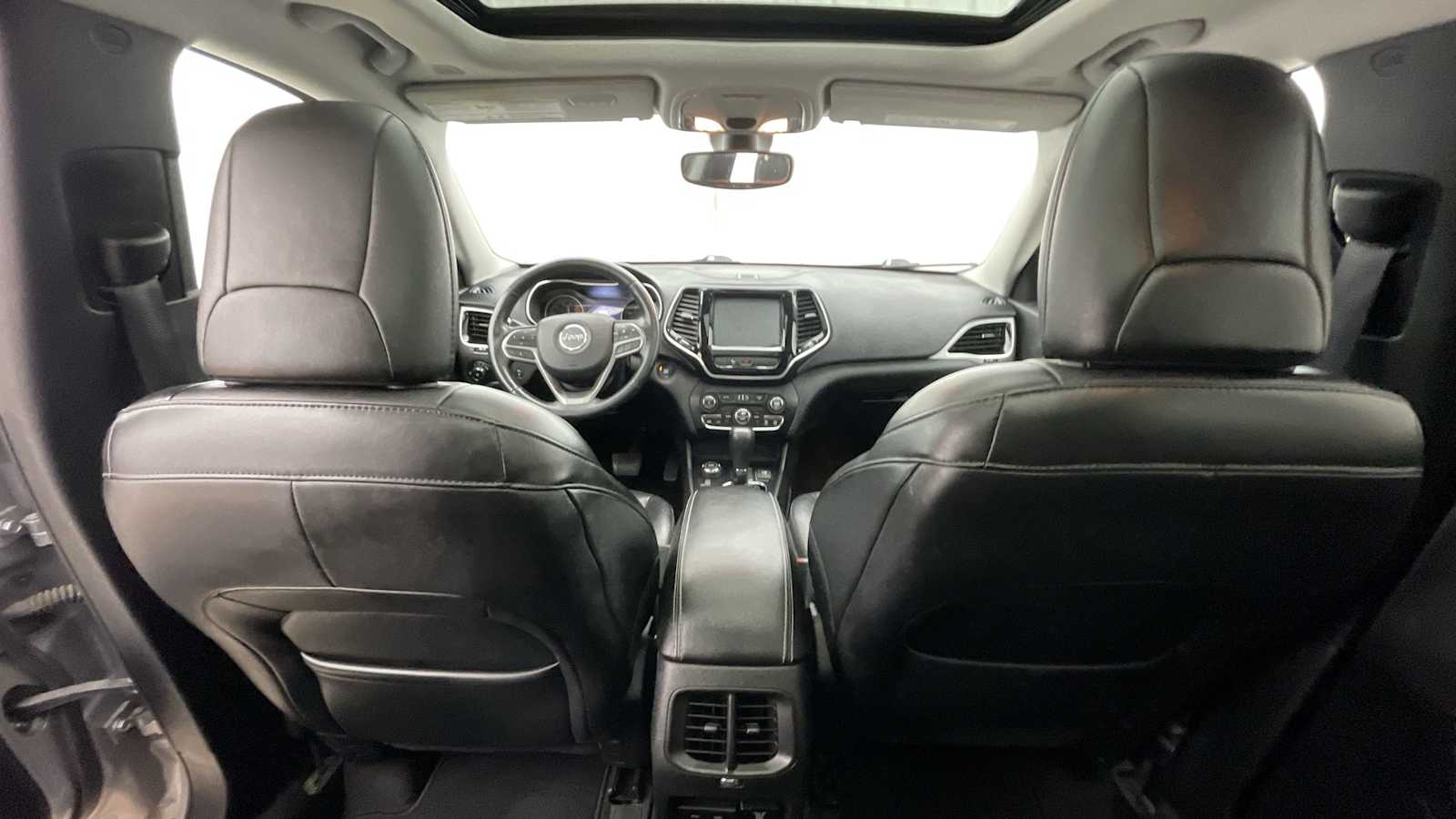 Thumbnail: 2019 Jeep Cherokee - 8