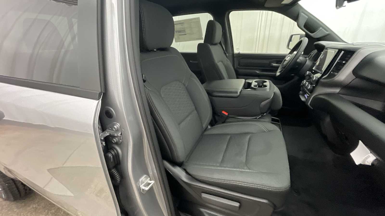 Thumbnail: 2026 RAM 1500 - 10