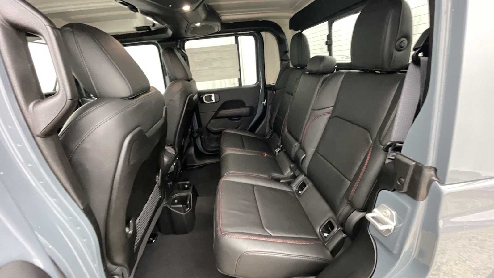 Thumbnail: 2025 Jeep Gladiator - 9