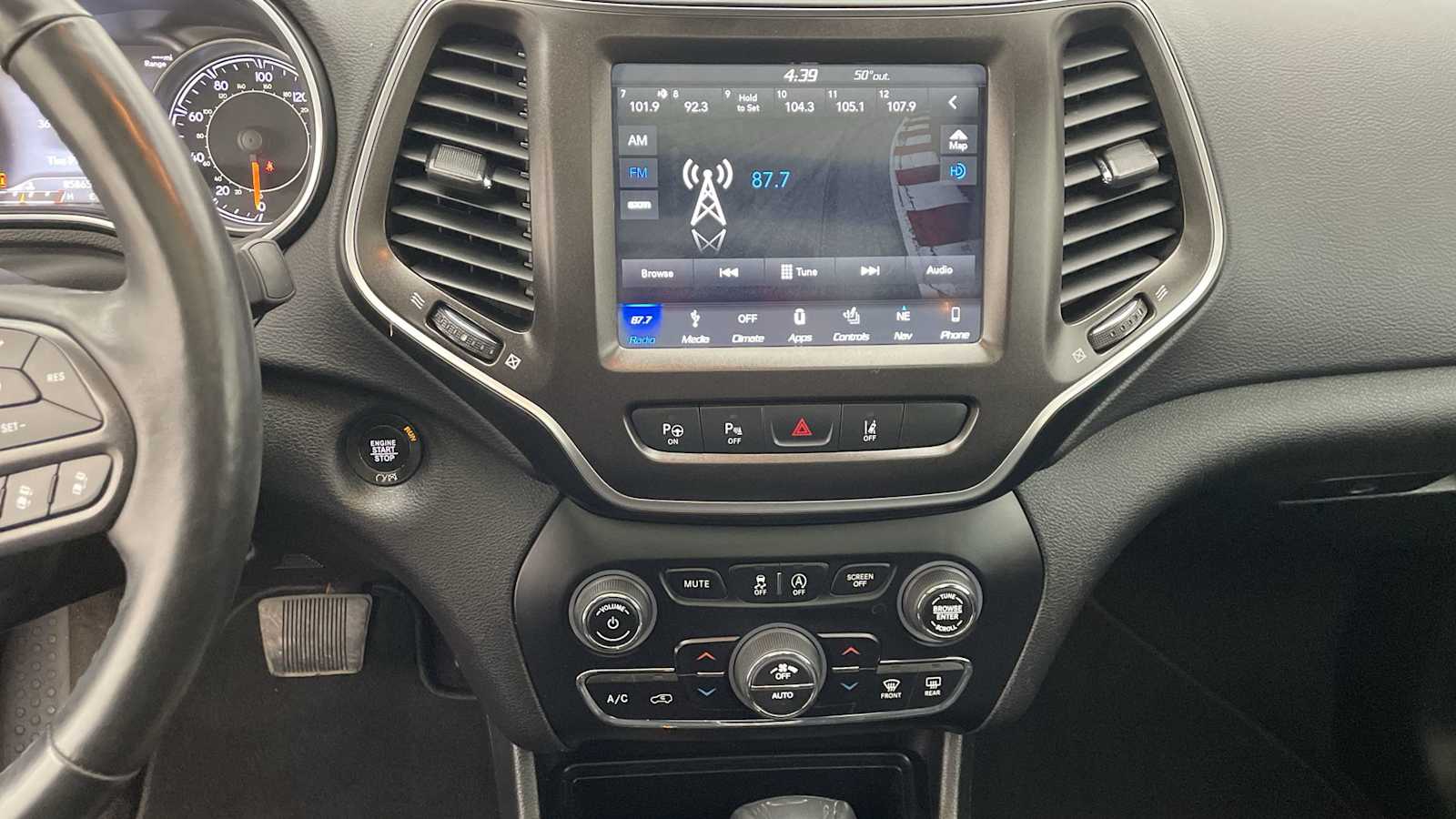 Thumbnail: 2019 Jeep Cherokee - 19