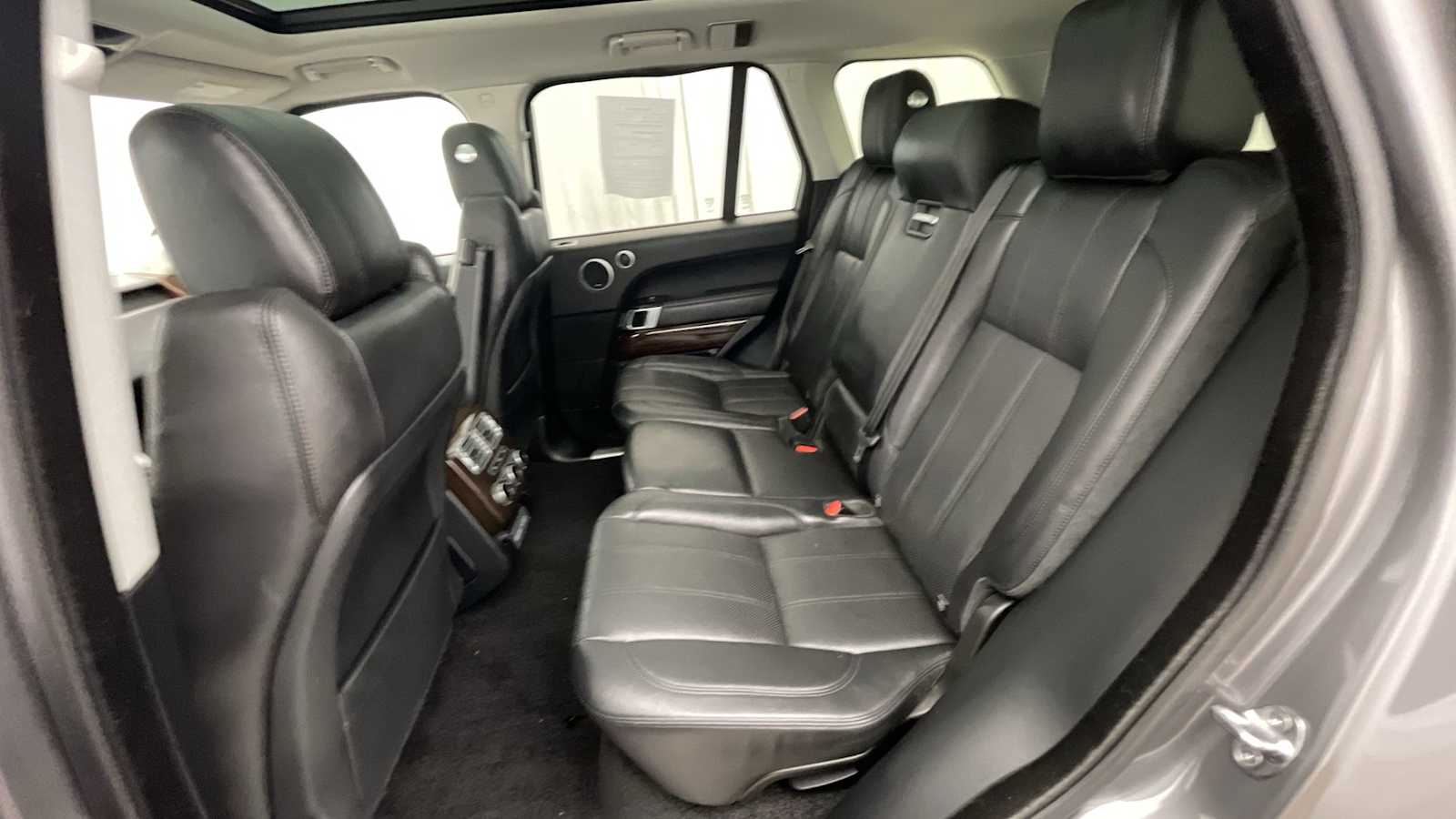 Thumbnail: 2017 Land Rover Range Rover - 10