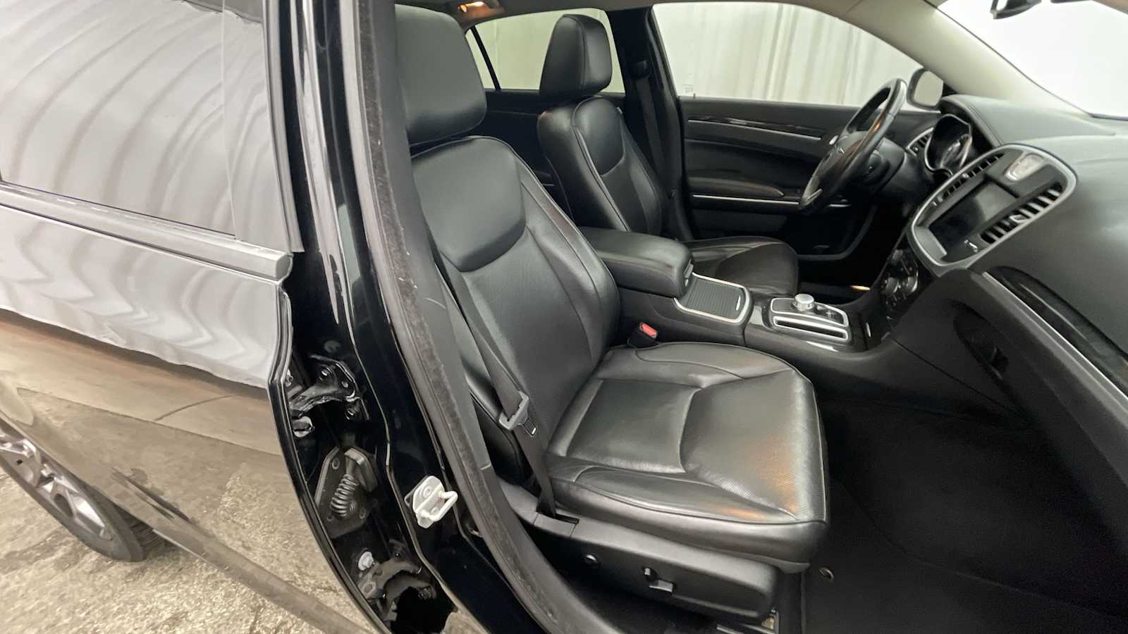 Thumbnail: 2020 Chrysler 300 - 12