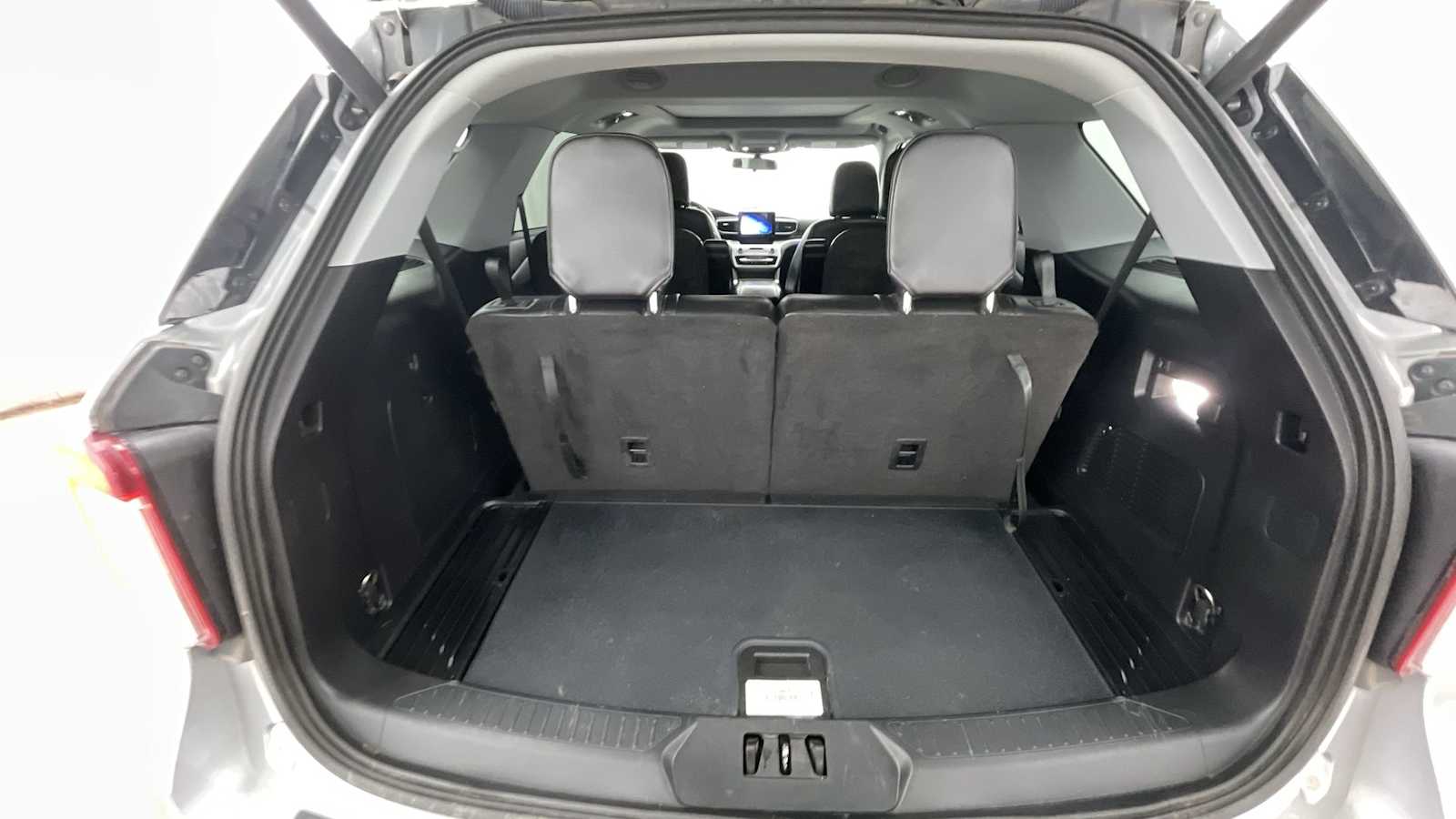 Thumbnail: 2022 Ford Explorer - 32