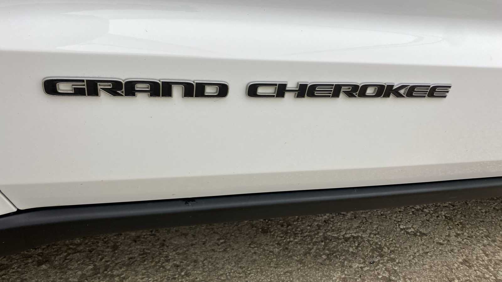 Thumbnail: 2017 Jeep Grand Cherokee - 20