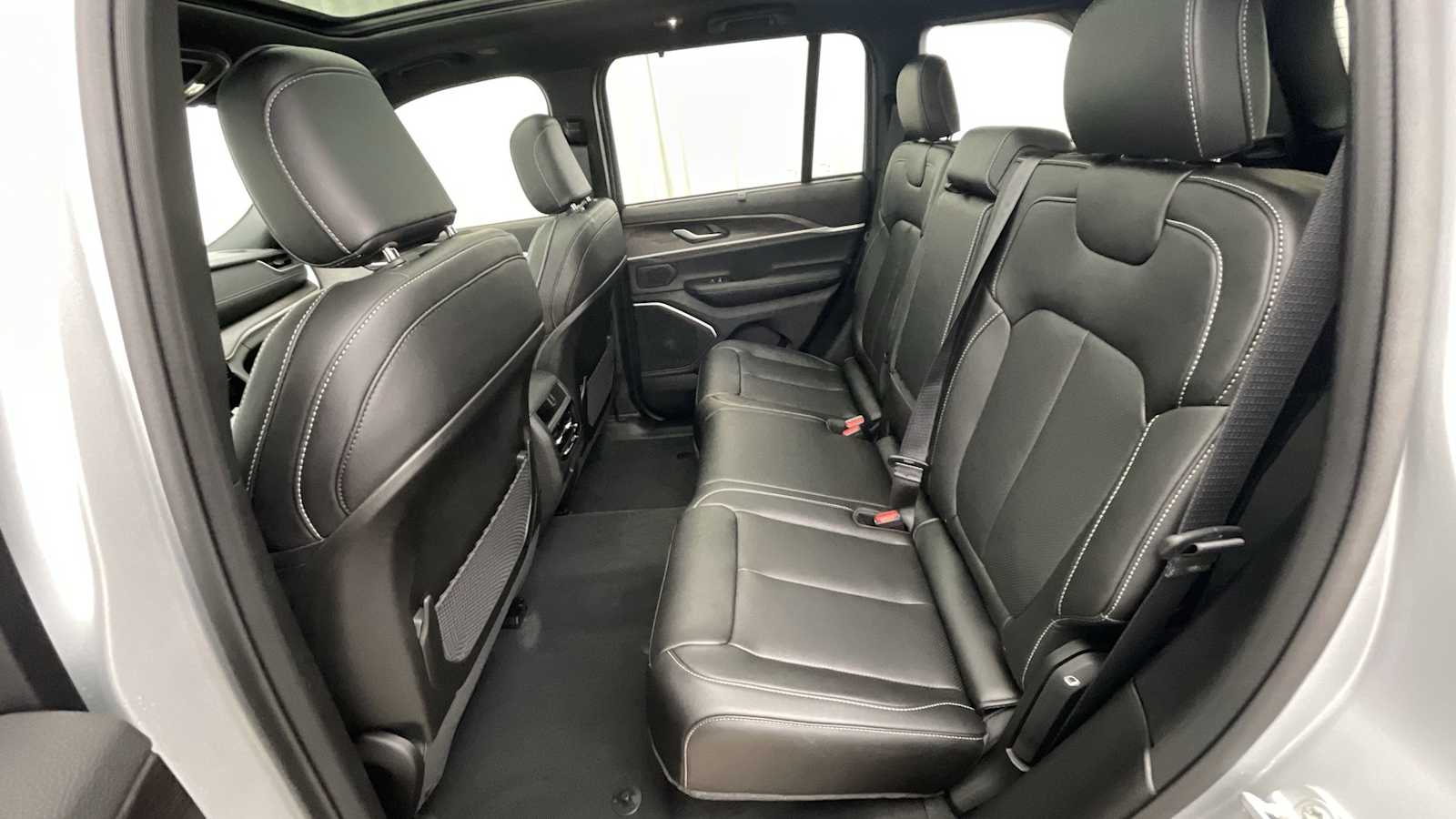 Thumbnail: 2025 Jeep Grand Cherokee - 10