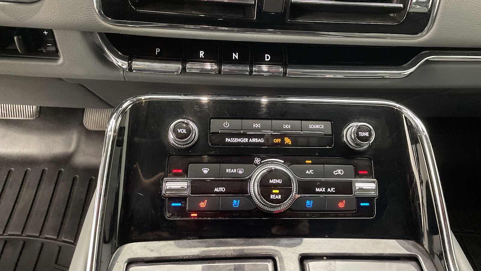 Thumbnail: 2018 Lincoln Navigator L - 23