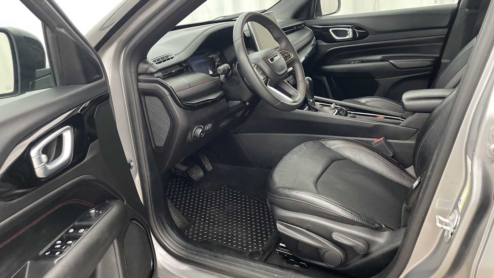 Thumbnail: 2023 Jeep Compass - 2