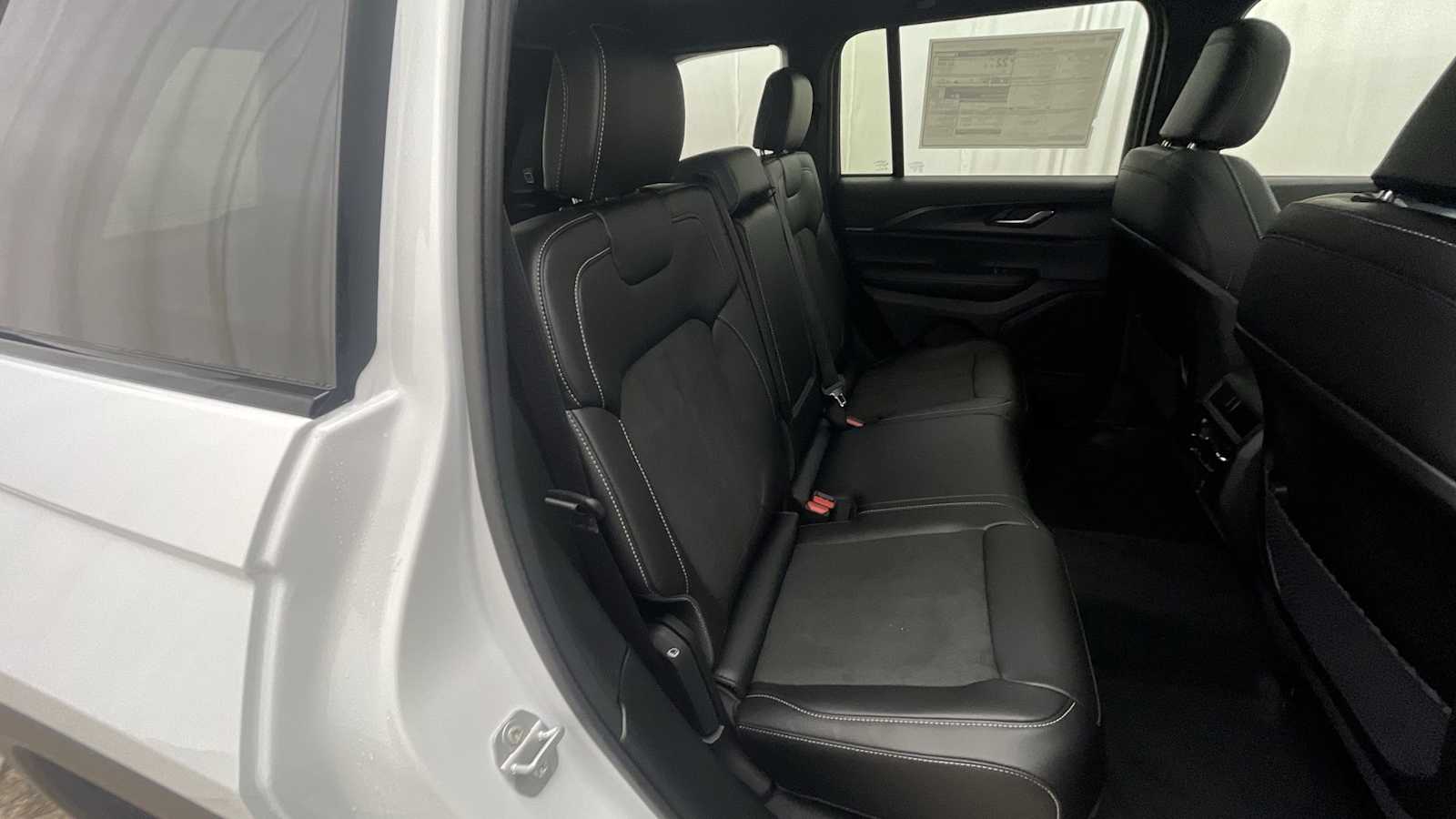 Thumbnail: 2025 Jeep Grand Cherokee - 10