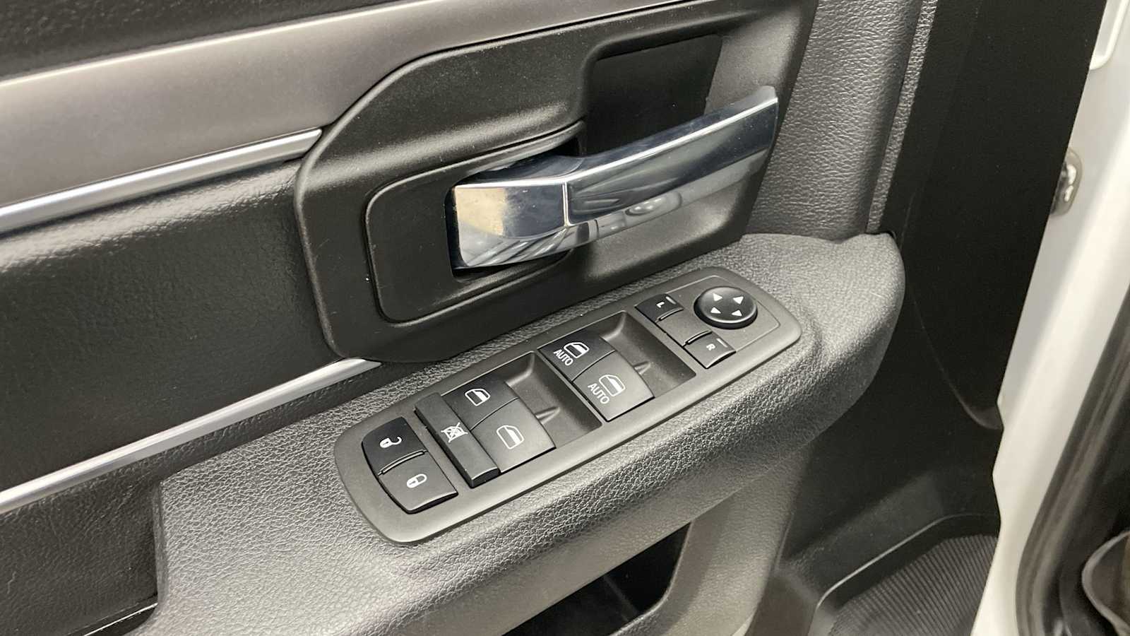 Thumbnail: 2022 RAM 1500 Classic - 6