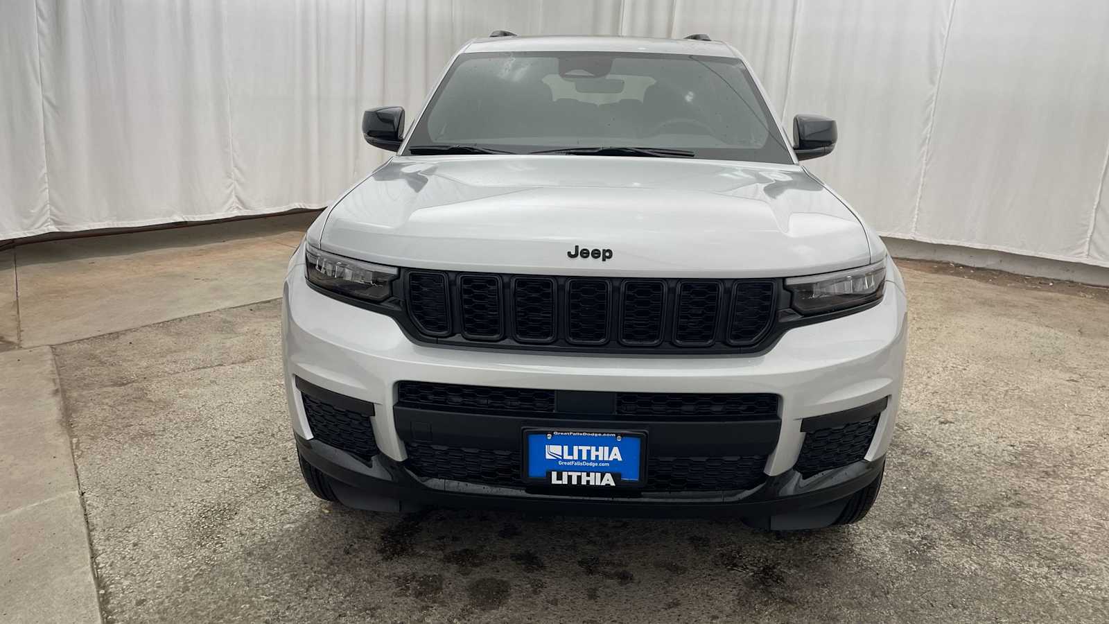 Thumbnail: 2025 Jeep Grand Cherokee - 38